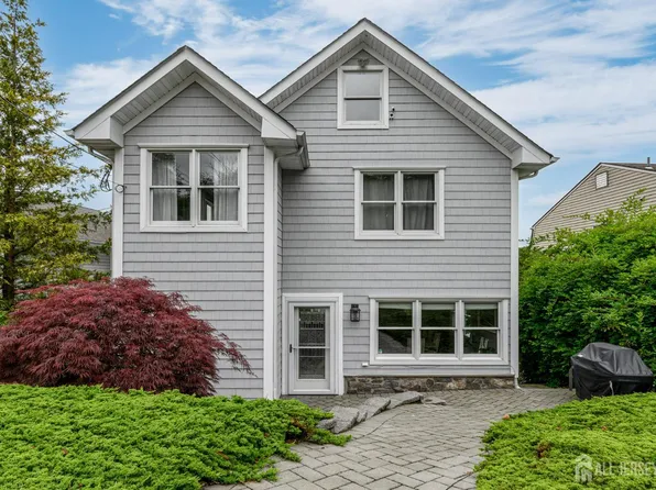 307 Squaw Trl, Hopatcong, NJ 07821