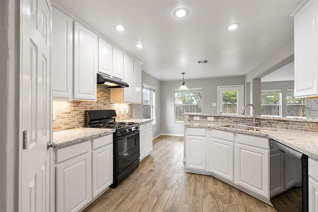 5 bed, 4.0 bath, 2797 sqft, $2,700 — Photo 4