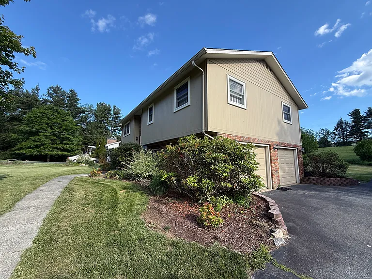 330 Paul Critcher Dr — Photo 3