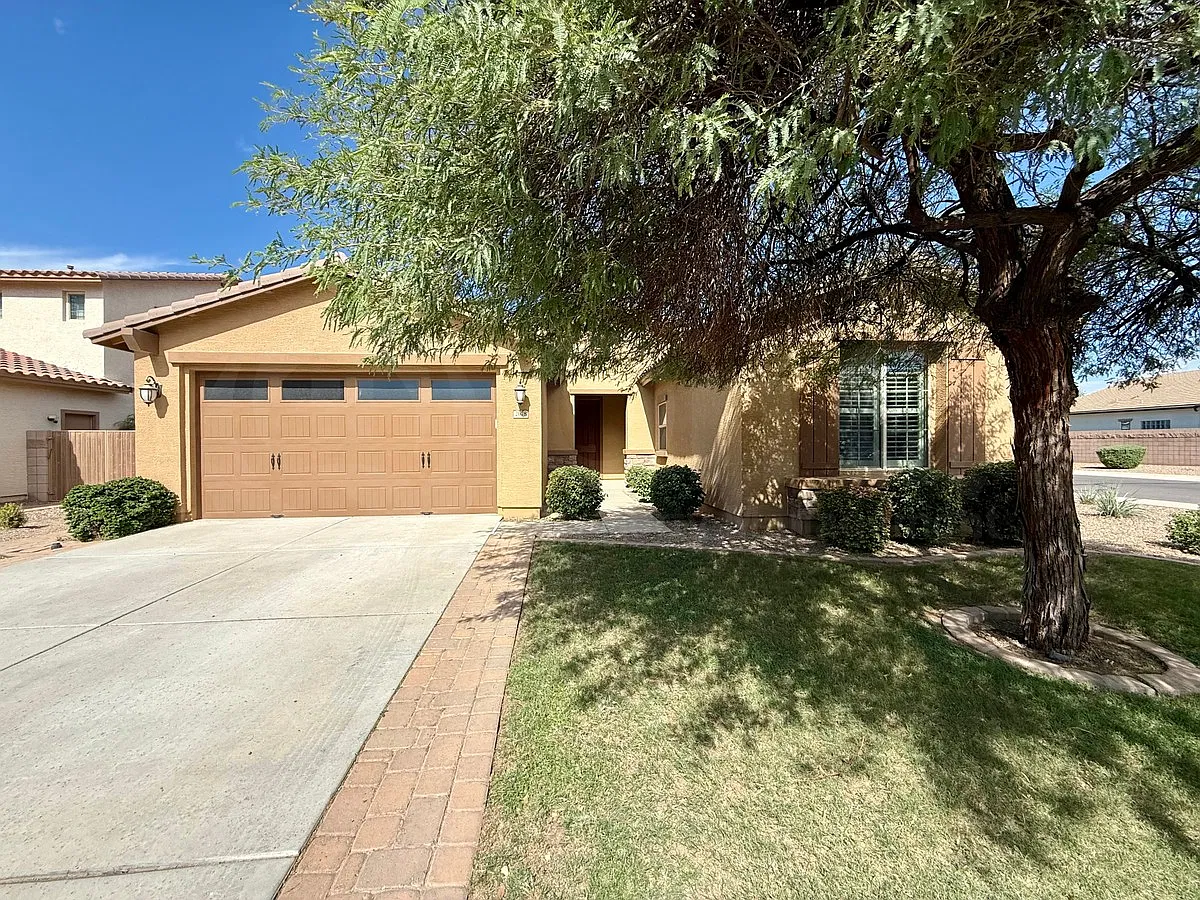 4 bed, 2.0 bath, 2990 sqft, $2,350 — Photo 2