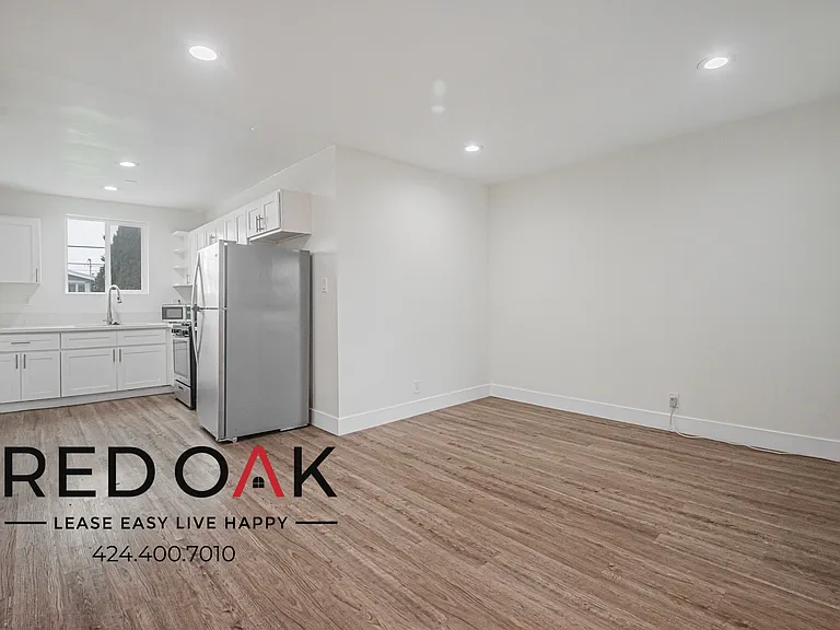 4070 Venice Blvd #9 — Photo 8