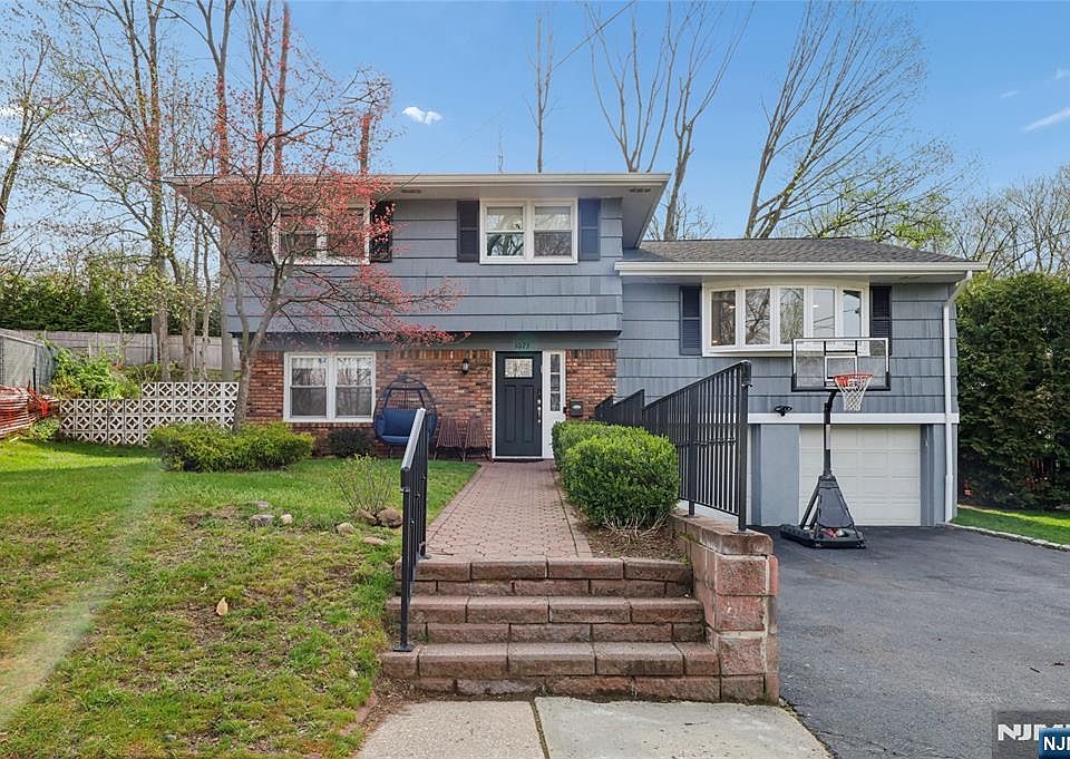 1st image of 1073 Allessandrini Ave