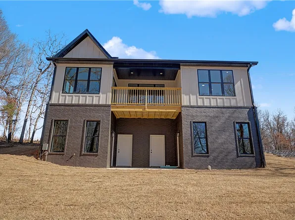 2453 N Double Springs Rd, Fayetteville, AR 72704