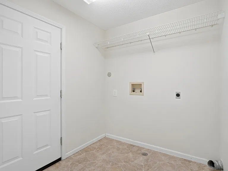 3604 Chatham Dr — Photo 30