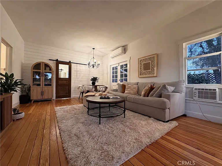 323 W 18th St #323 — Photo 19