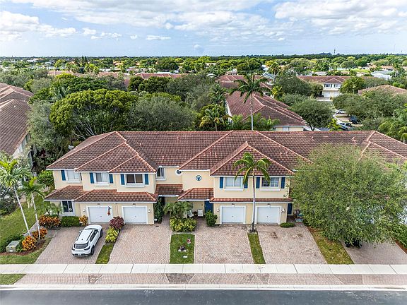 2nd image of 3077 N Evergreen Circle #3077