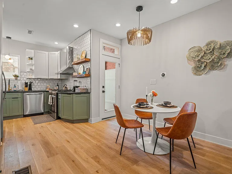 147 E Allen St — Photo 6