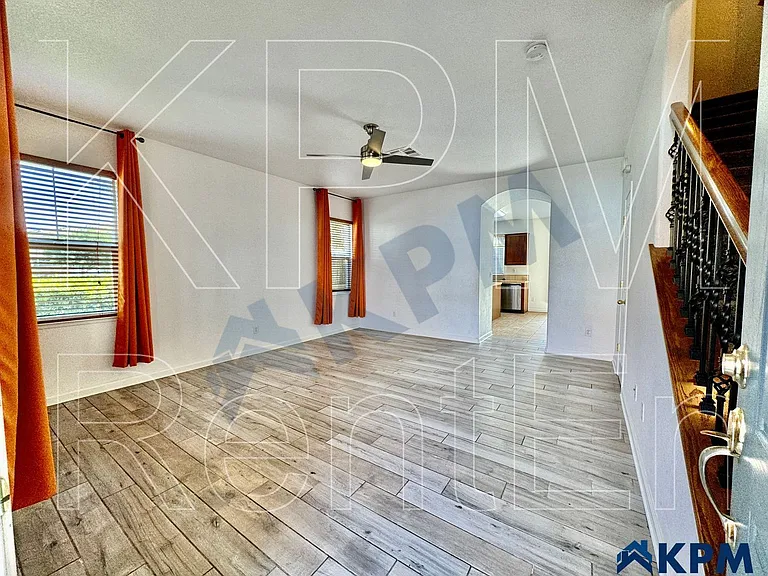1504 Cat Tail Dr — Photo 4