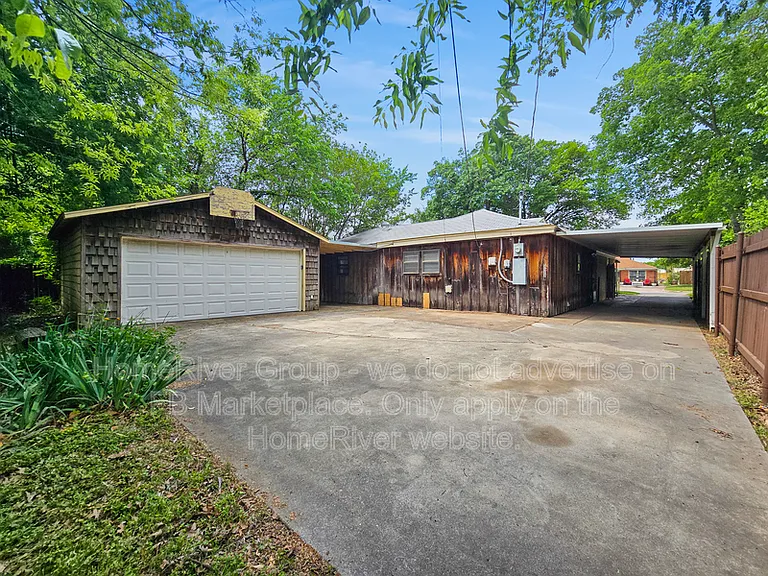 920 Yale St — Photo 3