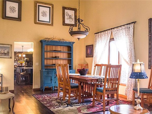 5th image of 2614 Country Ln