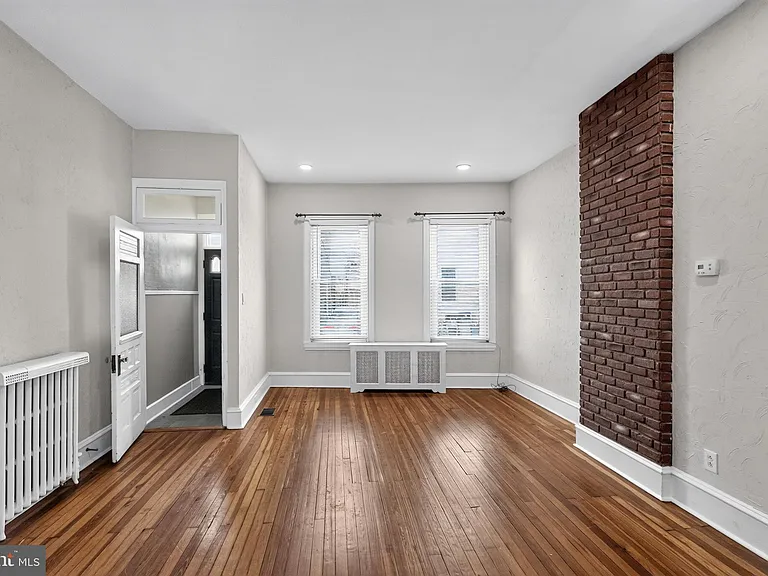 185 Baldwin St — Photo 3
