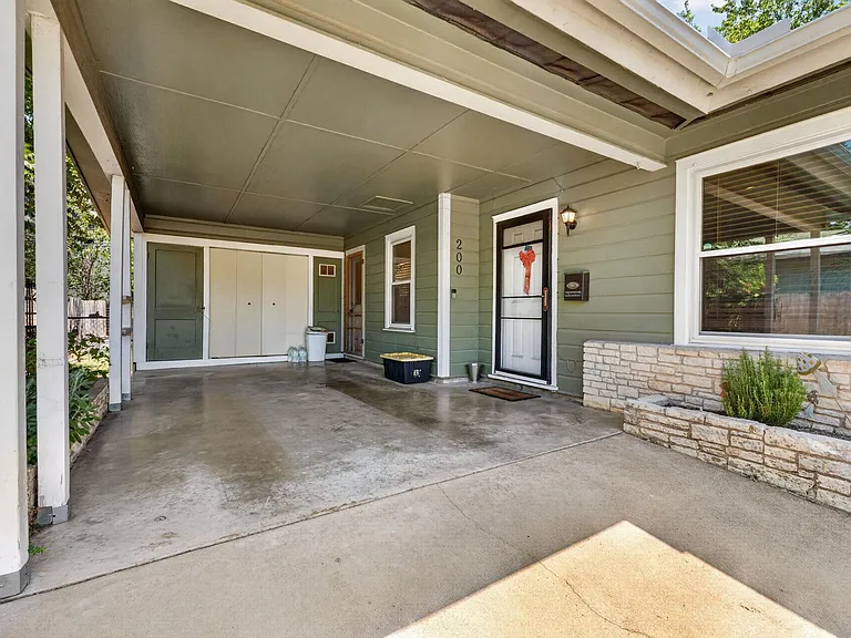 200 E Skyview Rd — Photo 5