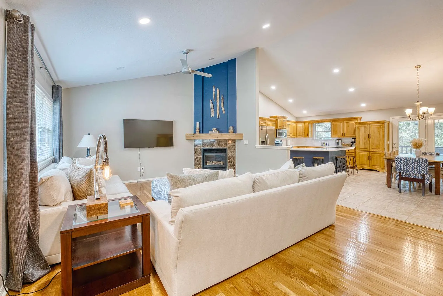 3 bed, 3.0 bath, 2497 sqft, $2,205 — Photo 4