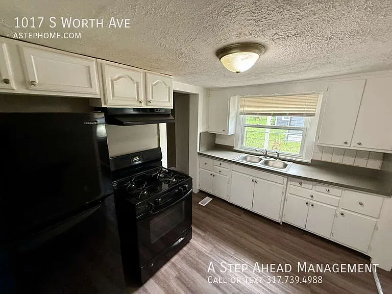 1017 S Worth Ave — Photo 9