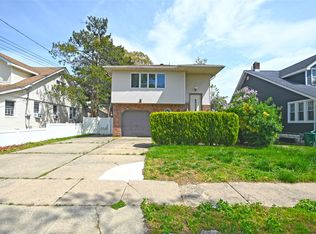 51 Manor Rd, Valley Stream, NY 11580