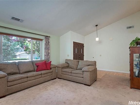 5th image of 2684 Hillcrest Dr