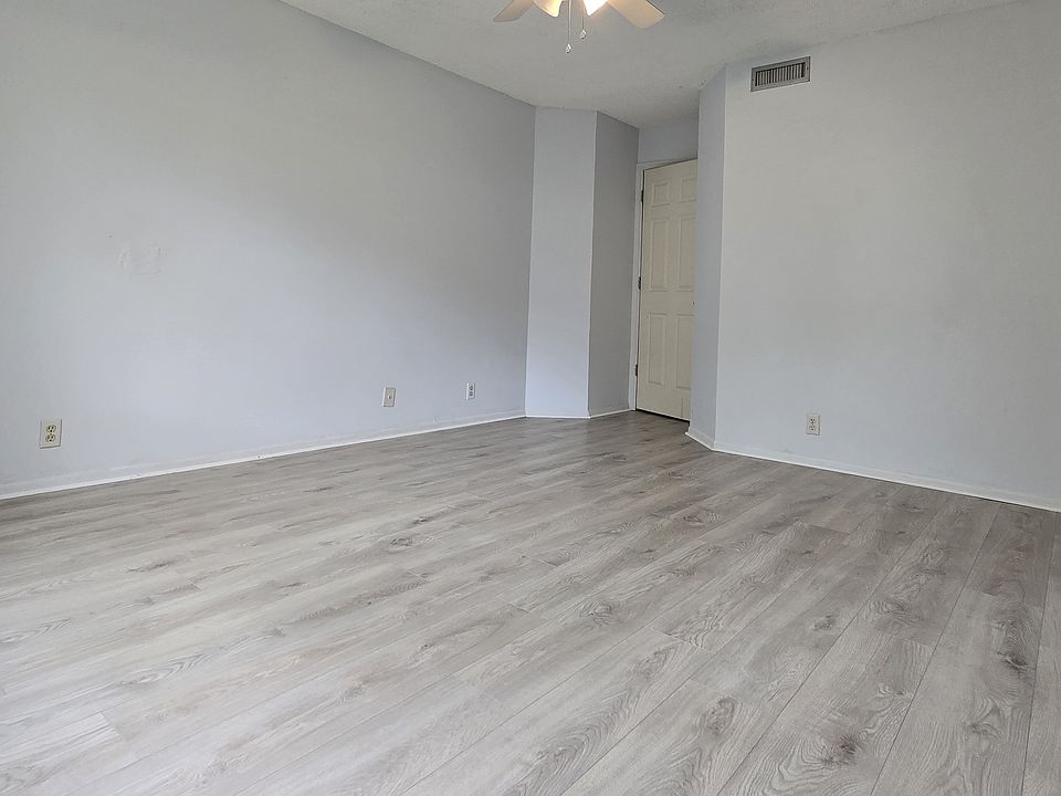 Master bedroom with ceiling fan