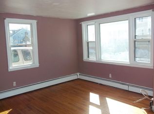 571 Grand Ave, Pawtucket, RI 02861