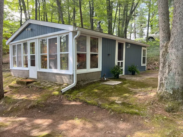1594 S Schneider Lake Rd, Whitehall, MI 49461