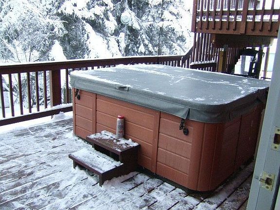 Hot Tub on Lower Deck