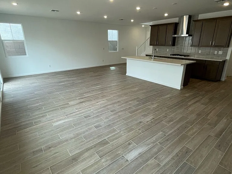 2449 W Rowel Rd — Photo 5