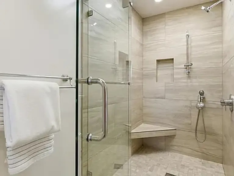 2140 Carmelita Ave — Photo 25
