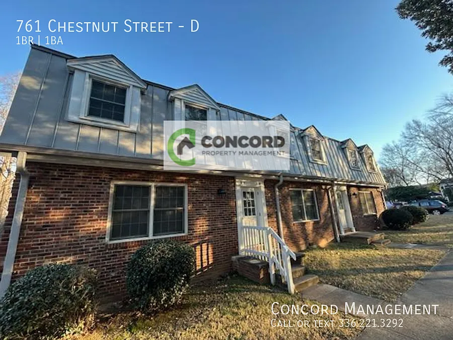 Photo 2 of 11 - 761 Chestnut St #D - Greensboro, NC Building Photo - 761 Chestnut St #D