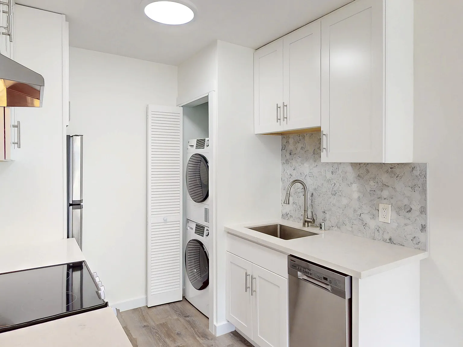 Top-Floor Remodeled 1BR with In-Unit Laundry & Dishwasher in Cow Hollow — Photo 2