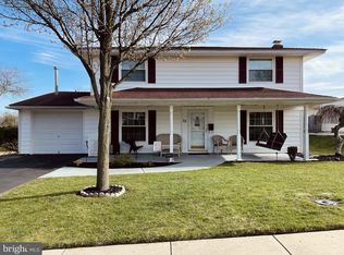 58 Turf Rd, Levittown, PA 19056