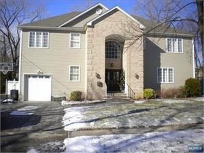 211 Oak Ave, River Edge, NJ, 07661