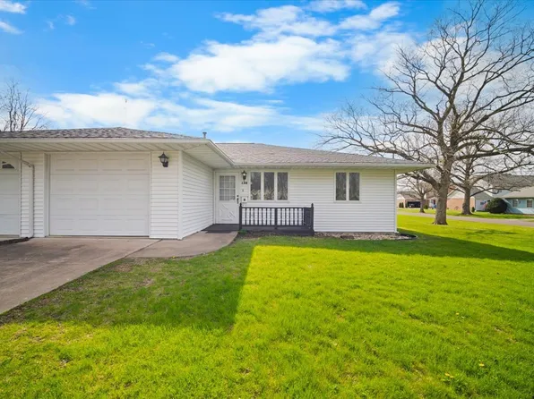 198 N Michigan St, El Paso, IL 61738