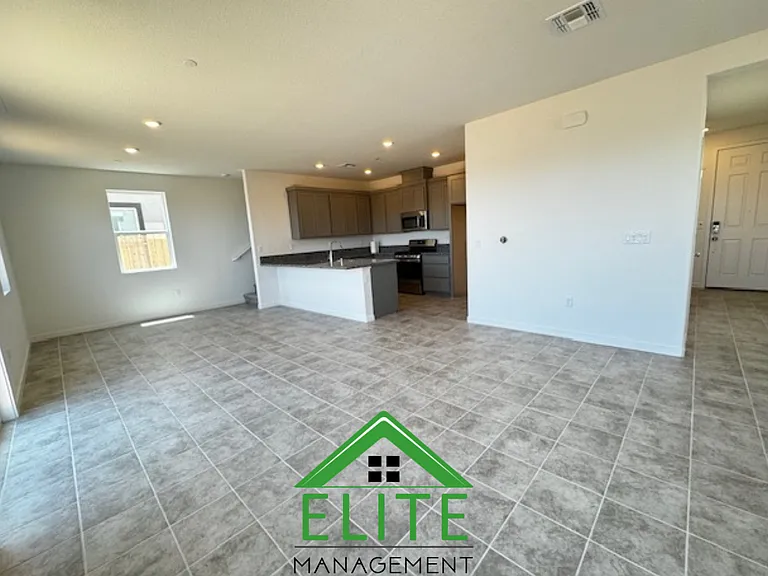 7635 Heatherpace Dr — Photo 5