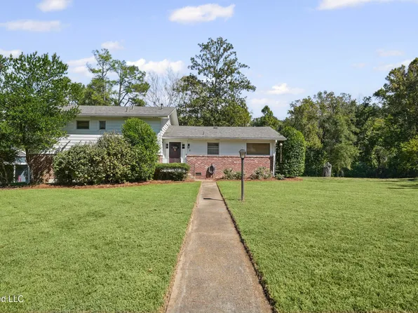 8 Woodlawn Ave, Yazoo City, MS 39194