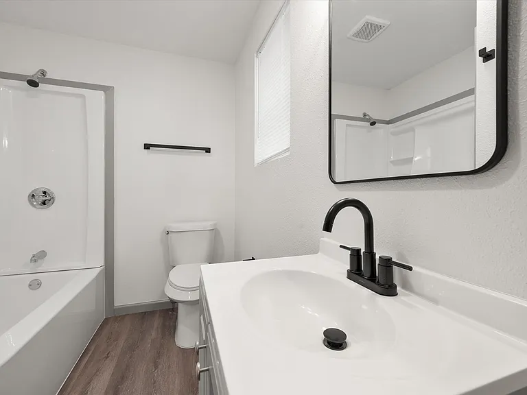 2207 Prairie Ave — Photo 15