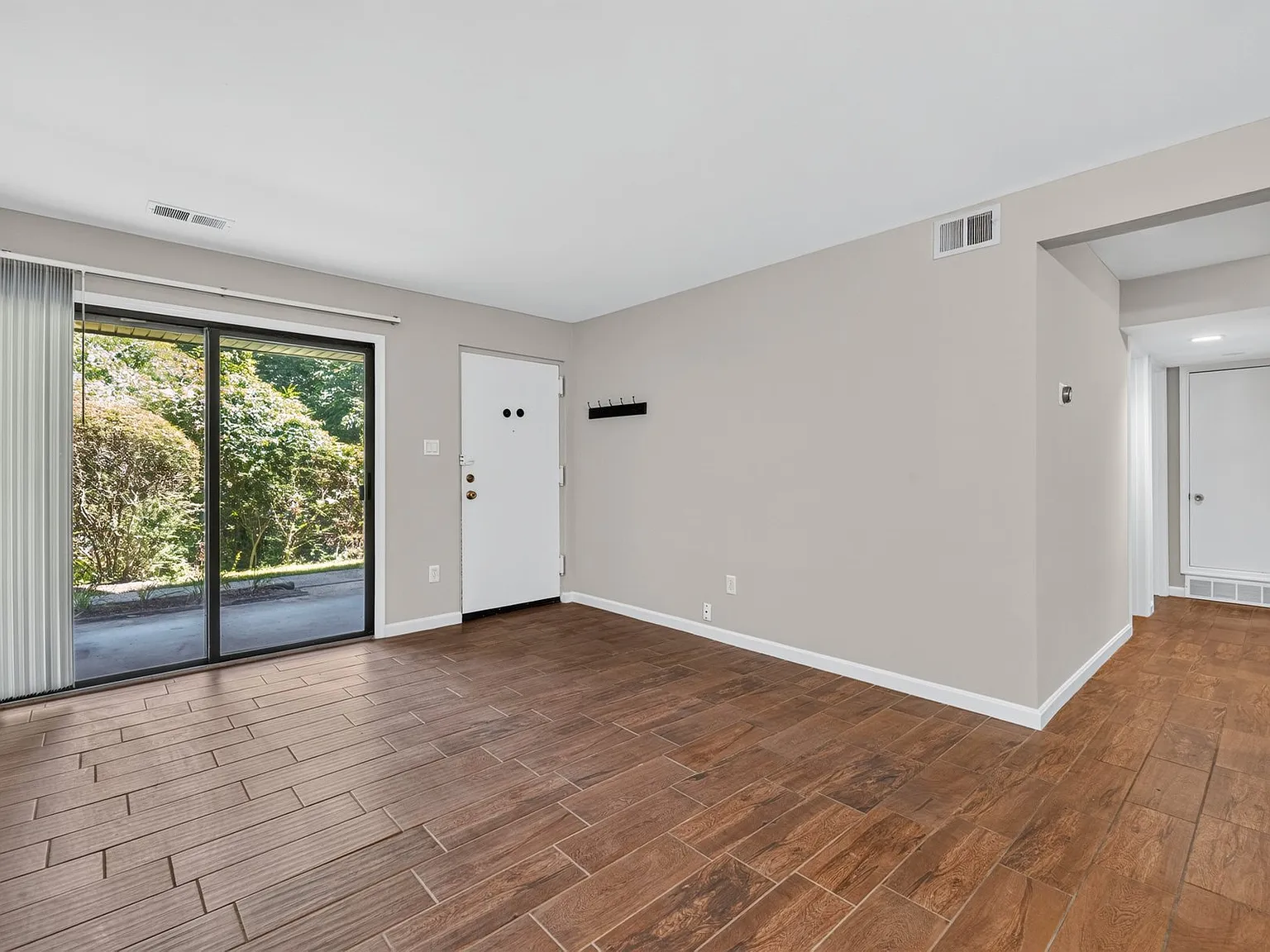 2 bed, 790 sqft, $2,250 — Photo 4
