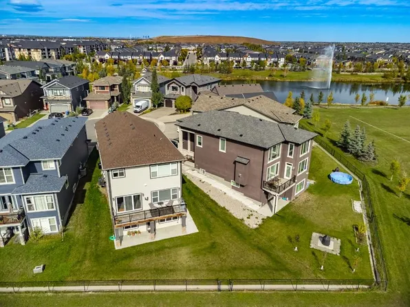 32 N Legacy Cv SE, Calgary, AB T2X 0Y7