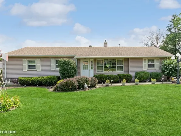 413 Village Rd, Willowbrook, IL 60527