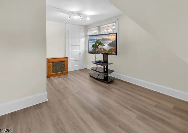 558 Argyle Ave #2 — Photo 14
