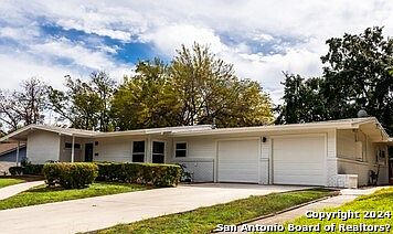 5th image of 110 MEADOWOOD LN