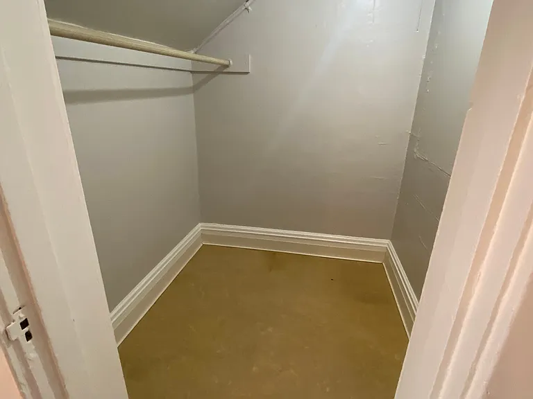 2345 NE Sandy Blvd #33 — Photo 9