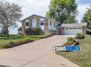21800 279th Ave, Le Claire, IA 52753