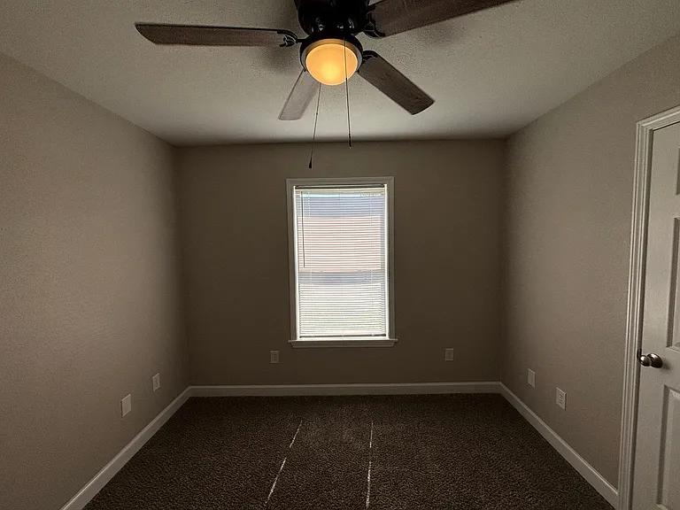 915 Ruth Ann Dr — Photo 8