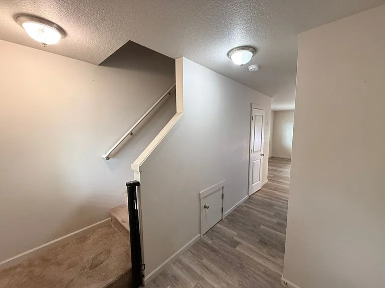 817-821 Main St — Photo 14
