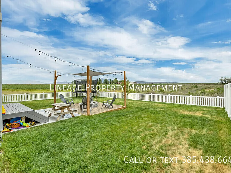 3056 S Shoreline Dr — Photo 2