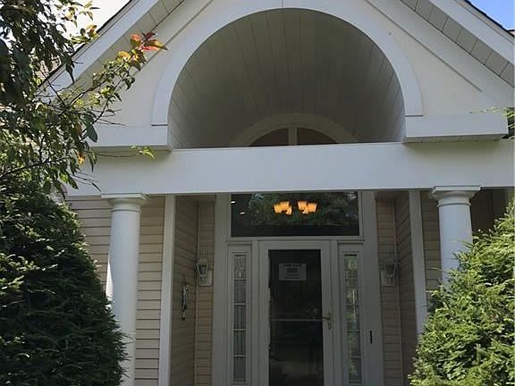 2nd image of 122 Barkwood Dr #U-13