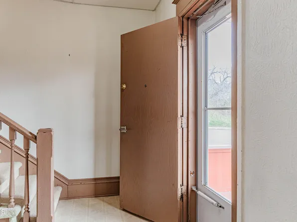 213 8th Ave NW, Mandan, ND 58554