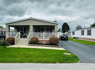 9842 Sandringham Dr, Clarence, NY 14031