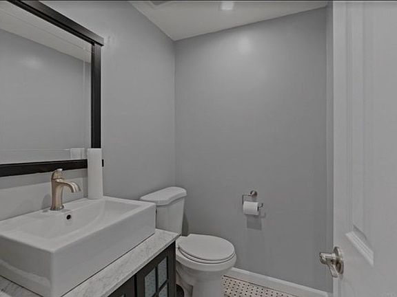 5th image of 6540 Hayvenhurst Ave Unit 17