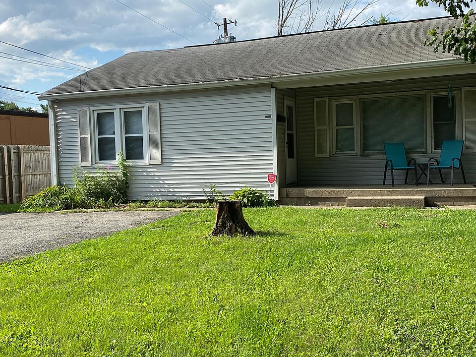 FRONT OF HOUSE FT. PRIVATE DRIVEWAY