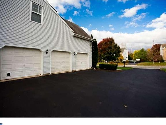 2nd image of 327 Vista Dr